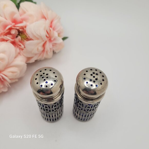 Vintage Silver Cobalt Blue Salt & Pepper Shakers Silver Plate Filigree MCM - Picture 2 of 6